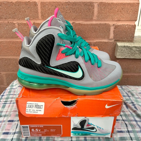 Nike Lebron 9 GS South Beach
Size 6.5Y - Picture 6 of 9